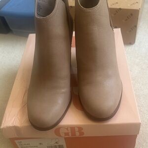 Gianni Bini Women's Taupe Ankle Boots